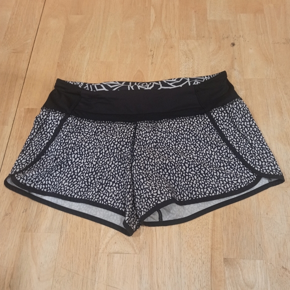 lululemon athletica Pants - Lululemon women's athletic shorts. Size 6